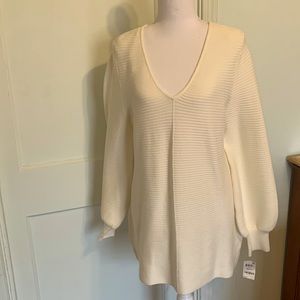 NWT Alfani vanilla ribbed tunic sweater with blouson sleeves. Size medium.